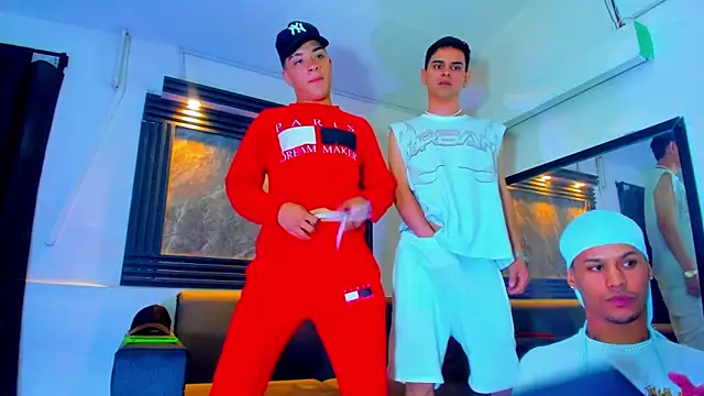 Snapshot of ALEX_MILLER25 chatting on 10/05/25, 04:11 ALEX MILLER25 online show from 10/05/25, 04:11