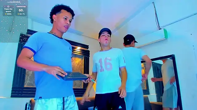 Snapshot of ALEX_MILLER25 chatting on 10/07/25, 04:31 ALEX MILLER25 online show from 10/07/25, 04:31