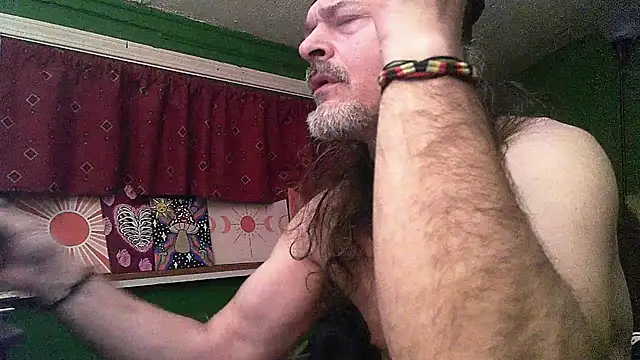 Snapshot of HippieDad333 chatting on 04/03/26, 04:54 HippieDad333 online show from 04/03/26, 04:54
