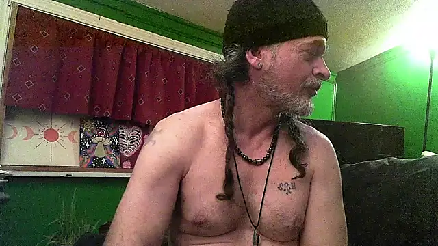 Snapshot of HippieDad333 chatting on 04/09/26, 04:56 HippieDad333 online show from 04/09/26, 04:56