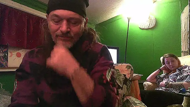 Snapshot of HippieDad333 chatting on 04/11/26, 03:55 HippieDad333 online show from 04/11/26, 03:55