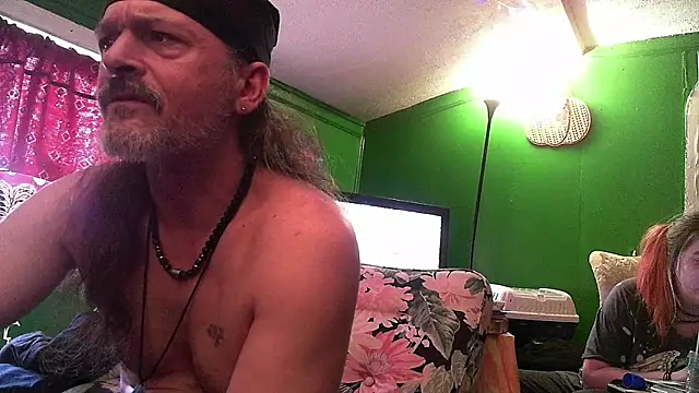 Snapshot of HippieDad333 chatting on 04/12/26, 08:25 HippieDad333 online show from 04/12/26, 08:25