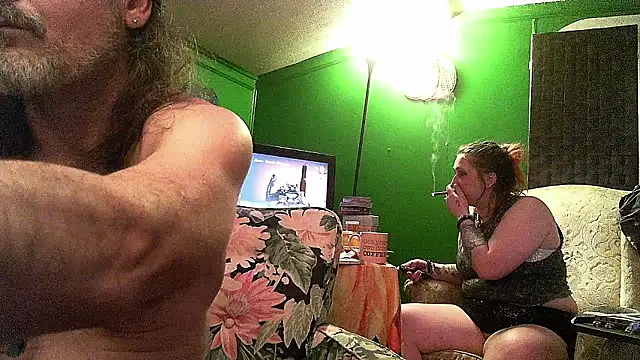Snapshot of HippieDad333 chatting on 04/15/26, 06:53 HippieDad333 online show from 04/15/26, 06:53