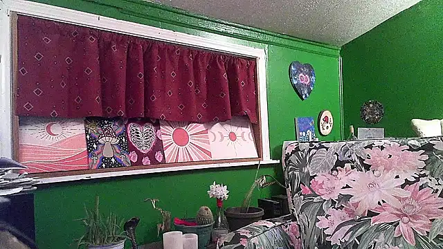 Snapshot of HippieDad333 chatting on 04/23/26, 01:18 HippieDad333 online show from 04/23/26, 01:18