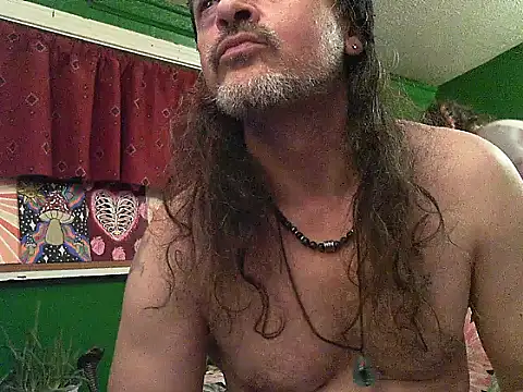 Snapshot of HippieDad333 chatting on 05/07/26, 03:34 HippieDad333 online show from 05/07/26, 03:34