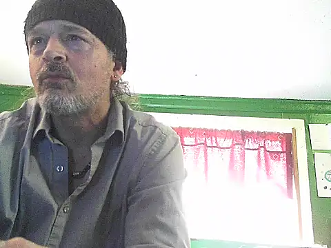 Snapshot of HippieDad333 chatting on 05/08/26, 05:40 HippieDad333 online show from 05/08/26, 05:40