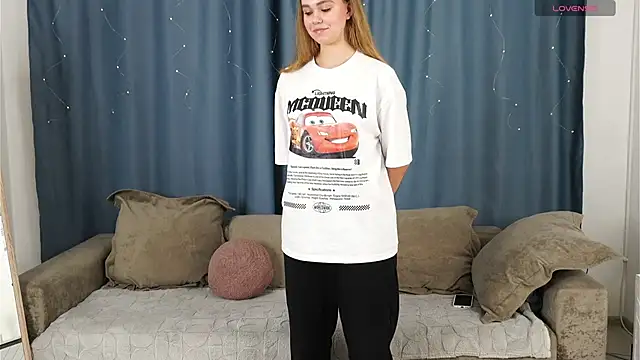 NgocChicas online show from 10/25/25, 10:34