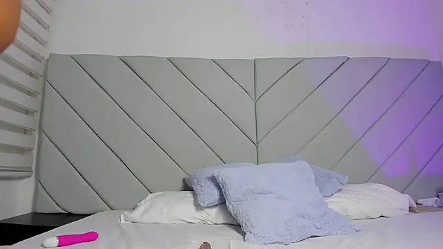 ariana cossio online show from 10/16/25, 02:34