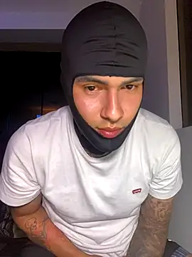 Snapshot of roa_alee chatting on 11/12/25, 03:07 roa alee online show from 11/12/25, 03:07