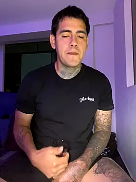 Snapshot of roa_alee chatting on 11/16/25, 03:45 roa alee online show from 11/16/25, 03:45