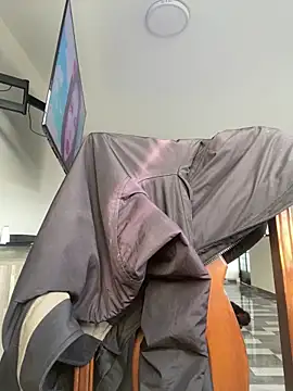 Snapshot of roa_alee chatting on 12/02/25, 10:49 roa alee online show from 12/02/25, 10:49