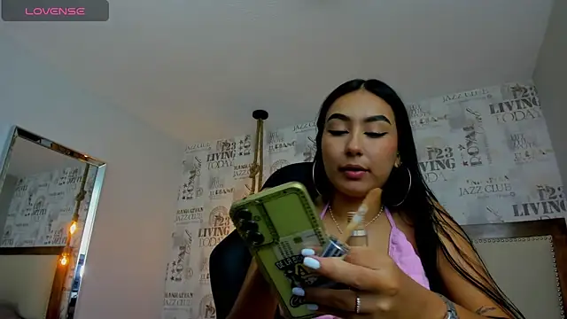 ALAHIACRUZ1 online show from 10/20/25, 07:58