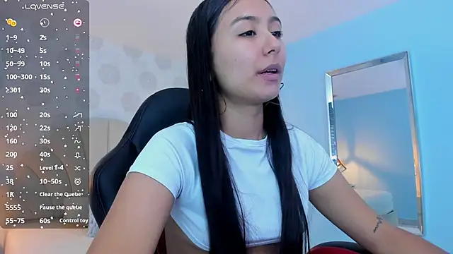 Snapshot of ALAHIACRUZ1 chatting on 06/13/26, 11:13 ALAHIACRUZ1 online show from 06/13/26, 11:13