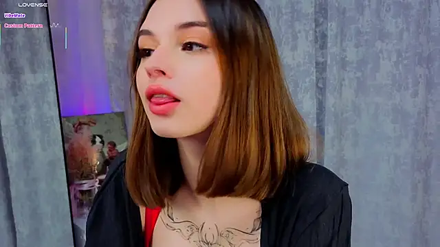 LunaraRada online show from 11/11/25, 03:23