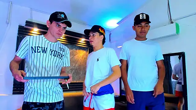 Snapshot of liam_coleman25 chatting on 11/15/25, 04:32 liam coleman25 online show from 11/15/25, 04:32