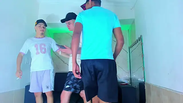 Snapshot of liam_coleman25 chatting on 11/17/25, 04:51 liam coleman25 online show from 11/17/25, 04:51