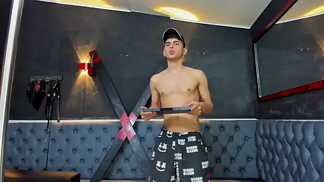 Snapshot of liam_coleman25 chatting on 11/22/25, 04:55 liam coleman25 online show from 11/22/25, 04:55