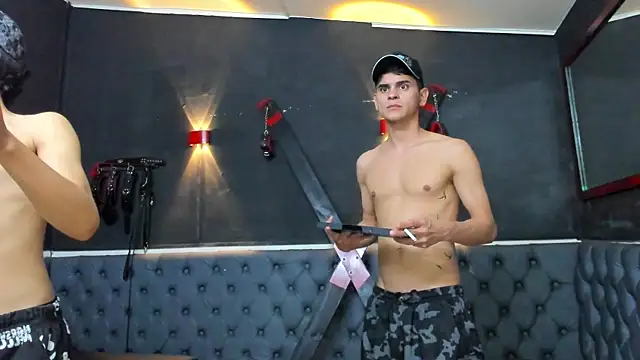 Snapshot of liam_coleman25 chatting on 11/25/25, 04:45 liam coleman25 online show from 11/25/25, 04:45