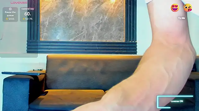 Snapshot of liam_coleman25 chatting on 12/15/25, 04:39 liam coleman25 online show from 12/15/25, 04:39