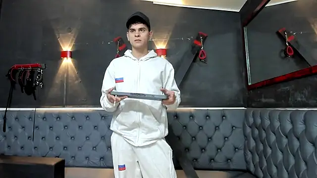 Snapshot of liam_coleman25 chatting on 12/17/25, 05:24 liam coleman25 online show from 12/17/25, 05:24