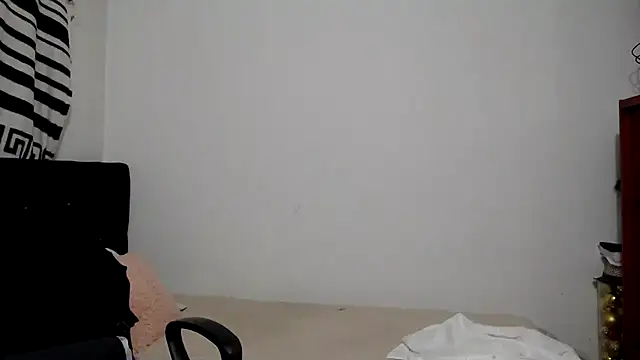 Snapshot of abrilsex23 chatting on 11/01/25, 10:56 abrilsex23 online show from 11/01/25, 10:56