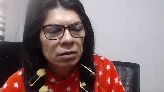 Snapshot of abrilsex23 chatting on 11/28/25, 03:36 abrilsex23 online show from 11/28/25, 03:36