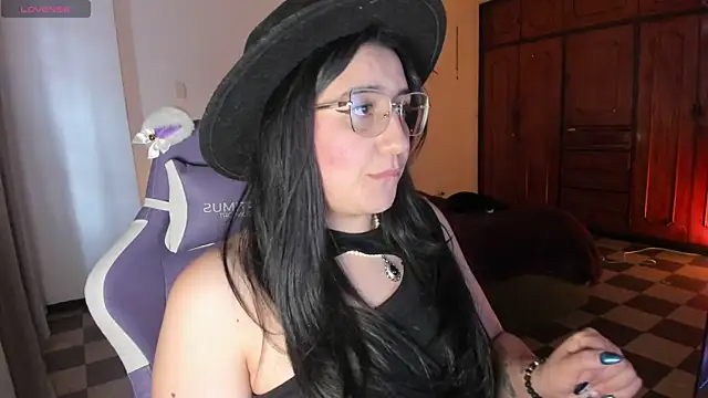 Snapshot of tellmemaddie chatting on 07/04/26, 09:21 tellmemaddie online show from 07/04/26, 09:21