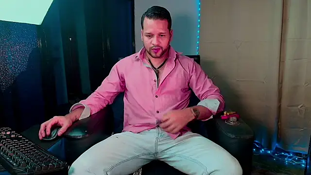 LucasGaeel online show from 12/14/25, 12:16