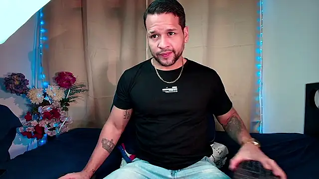 LucasGaeel online show from 02/01/26, 02:15