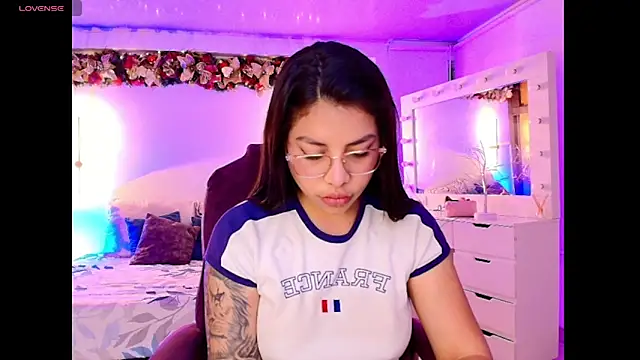 kloe28 online show from 11/24/25, 03:50