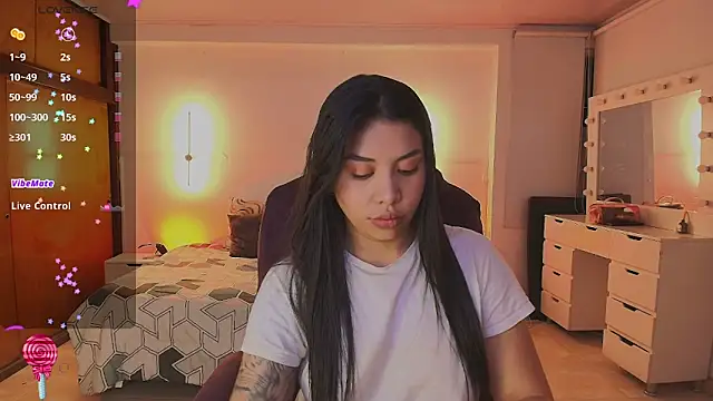 Snapshot of kloe28 chatting on 06/15/26, 03:42 kloe28 online show from 06/15/26, 03:42