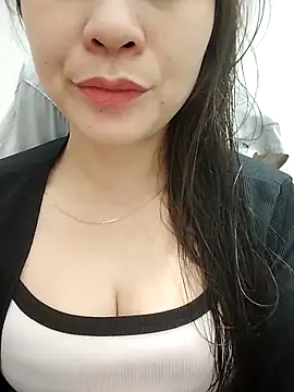 Girl Shy2000 online show from 11/12/25, 11:54