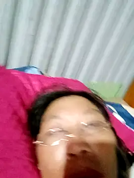 Snapshot of bella-bae chatting on 10/03/25, 11:29 bella-bae online show from 10/03/25, 11:29