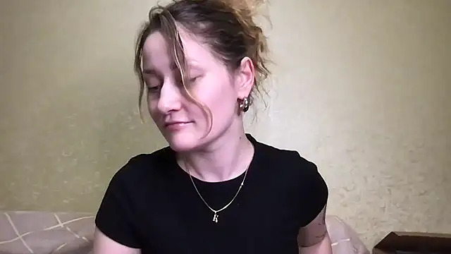 Snapshot of Veyriona chatting on 11/14/25, 05:33 Veyriona online show from 11/14/25, 05:33