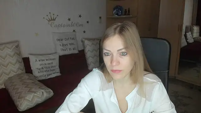 Snapshot of Tiffany_Bates chatting on 10/03/25, 03:25 Tiffany Bates online show from 10/03/25, 03:25
