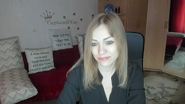 Snapshot of Tiffany_Bates chatting on 10/11/25, 04:01 Tiffany Bates online show from 10/11/25, 04:01
