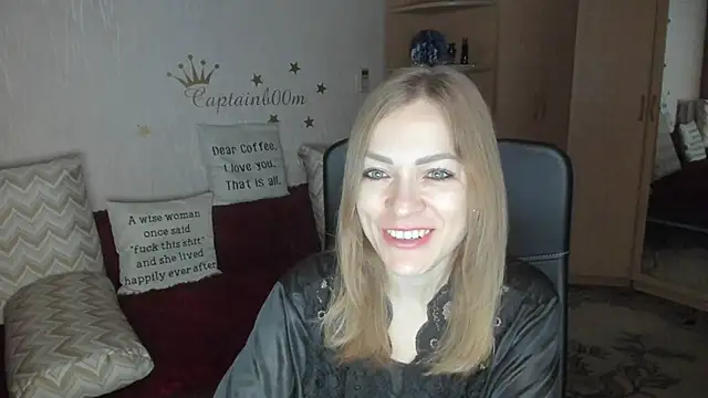 Snapshot of Tiffany_Bates chatting on 10/13/25, 03:28 Tiffany Bates online show from 10/13/25, 03:28