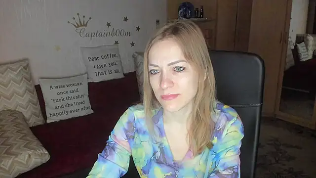 Tiffany Bates online show from 10/26/25, 03:34