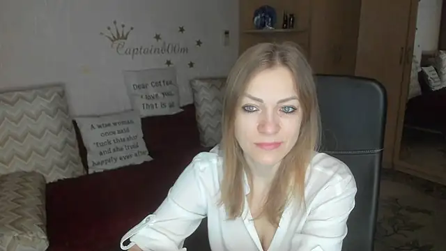 Tiffany Bates online show from 12/15/25, 03:33