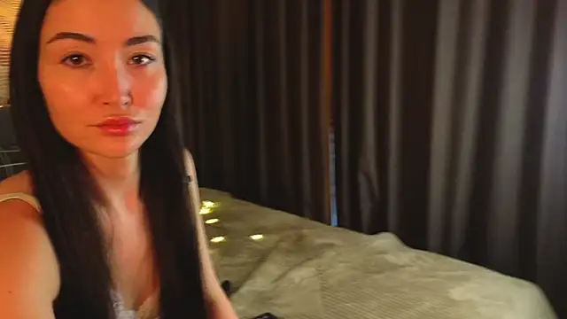 MilaYumi online show from 02/19/26, 06:42