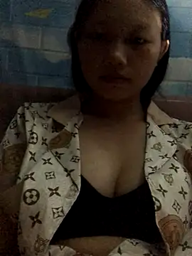 Snapshot of khatvong chatting on 10/12/25, 04:28 khatvong online show from 10/12/25, 04:28