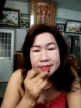 Snapshot of Tyty_xx chatting on 10/03/25, 11:46 Tyty xx online show from 10/03/25, 11:46