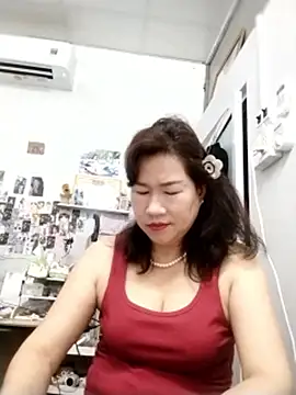 Snapshot of Tyty_xx chatting on 10/07/25, 02:20 Tyty xx online show from 10/07/25, 02:20