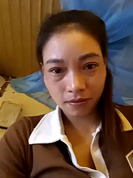 Snapshot of Phiny_xx chatting on 10/12/25, 10:03 Phiny xx online show from 10/12/25, 10:03