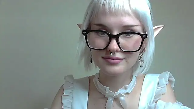 Snapshot of Paradoxy_ chatting on 10/01/25, 01:28 Paradoxy online show from 10/01/25, 01:28