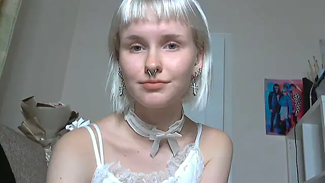 Snapshot of Paradoxy_ chatting on 10/10/25, 07:46 Paradoxy online show from 10/10/25, 07:46