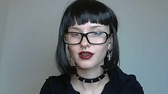 Snapshot of Paradoxy_ chatting on 10/26/25, 07:09 Paradoxy online show from 10/26/25, 07:09