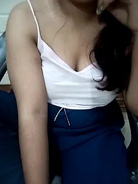 Snapshot of Minakshi_677 chatting on 12/13/25, 07:53 Minakshi 677 online show from 12/13/25, 07:53