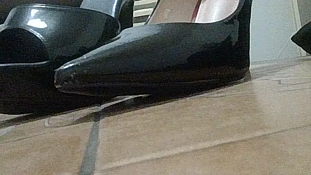 Snapshot of vanessadeesse chatting on 03/08/26, 05:17 vanessadeesse online show from 03/08/26, 05:17