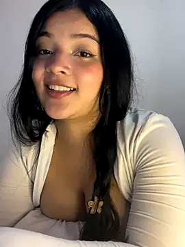 Snapshot of EmmaBlossom chatting on 10/27/25, 03:32 EmmaBlossom online show from 10/27/25, 03:32